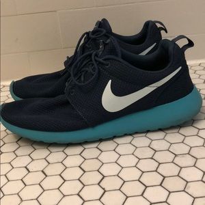 Nike run shoes